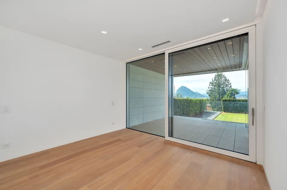LUSSUOSO 4.5 LOCALI CON GIARDINO | LUXURIOUS 4.5-ROOM WITH GARDEN |... – Foto 7 von 13