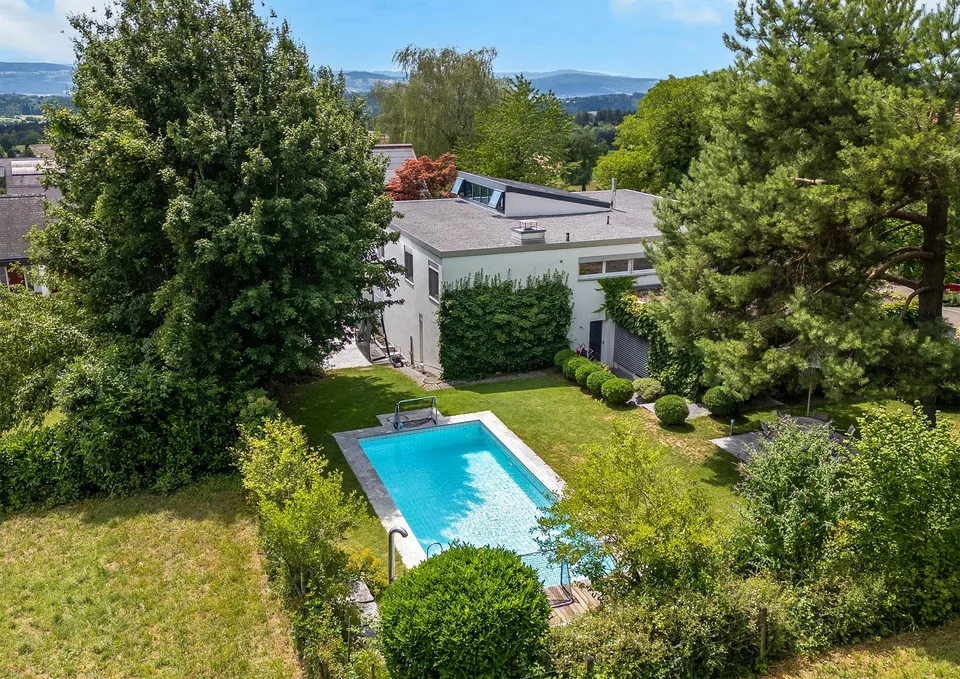 Wohntraum im Bauhausstil mit weitläufigem Garten und Pool – Foto 7 von 8
