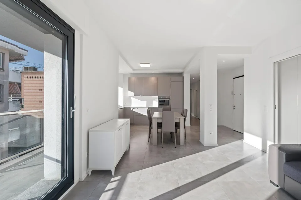 ATTICO DI 4.5 LOCALI COMPLETAMENTE AMMOBILIATO | VOLLSTÄNDIG MÖBLIE... – foto 2 di 9