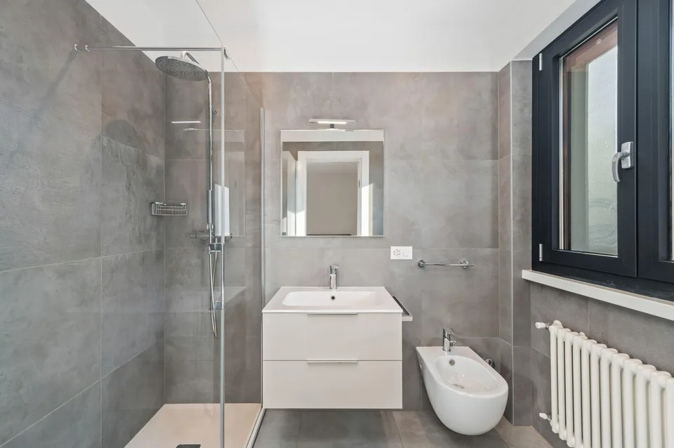 ATTICO DI 4.5 LOCALI COMPLETAMENTE AMMOBILIATO | VOLLSTÄNDIG MÖBLIE... – foto 8 di 9