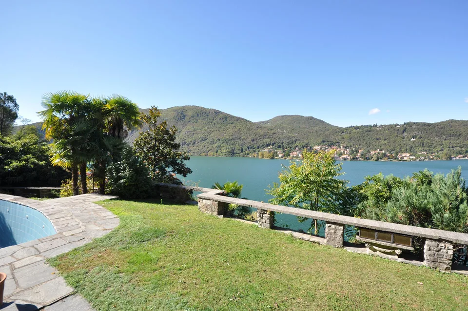Grande villa con parte a lago e posto barca – photo 3 of 4