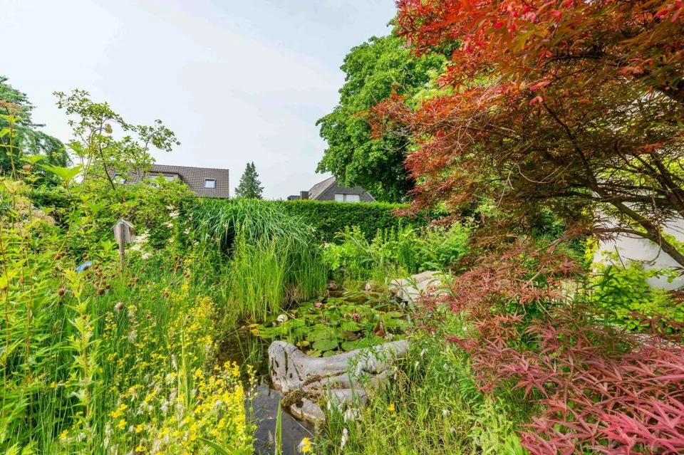 Architektonisches Unikat mit Pool, Liftanlage, vielseitigem Garten und und 636 m² Reservebauland – Foto 14 von 20