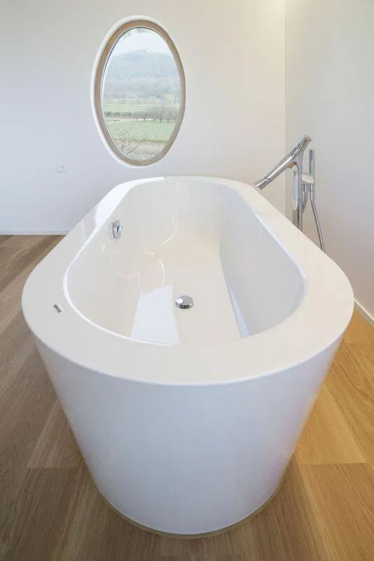 Architektonisches Unikat mit Pool, Liftanlage, vielseitigem Garten und und 636 m² Reservebauland – Foto 10 von 20