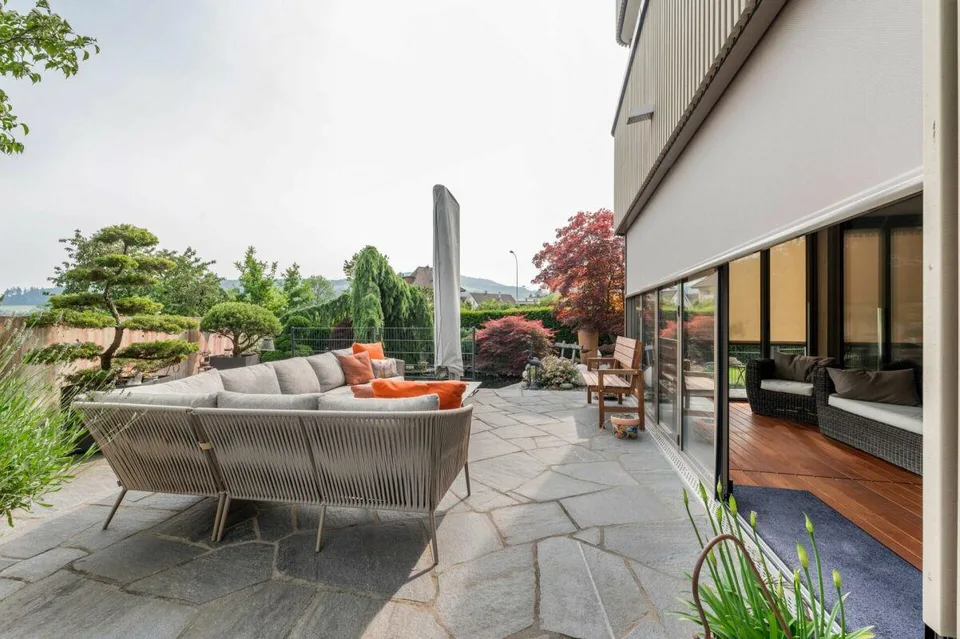 Architektonisches Unikat mit Pool, Liftanlage, vielseitigem Garten und und 636 m² Reservebauland – Foto 13 von 20
