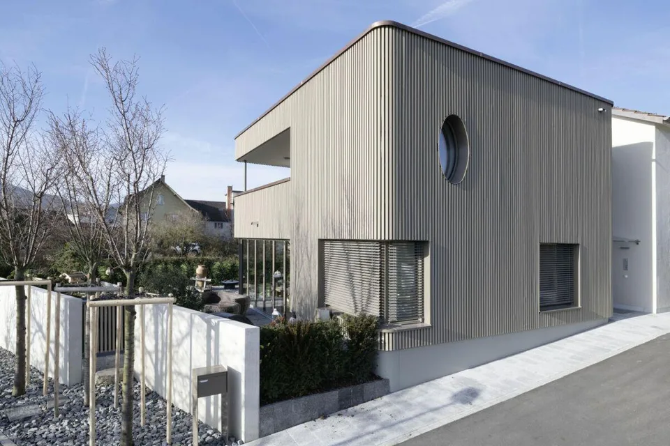 Architektonisches Unikat mit Pool, Liftanlage, vielseitigem Garten und und 636 m² Reservebauland – Foto 19 von 20