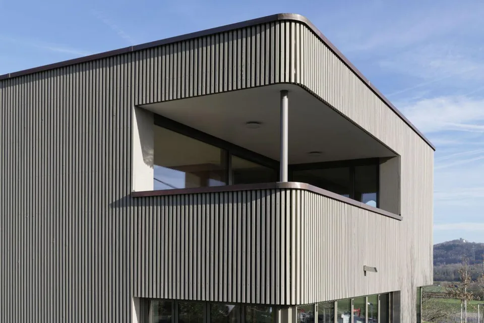 Icona architettonica con piscina e sistema di ascensore in un villaggio vinicolo idilliaco con 237 m2 di spazio abitativo – foto 18 di 19