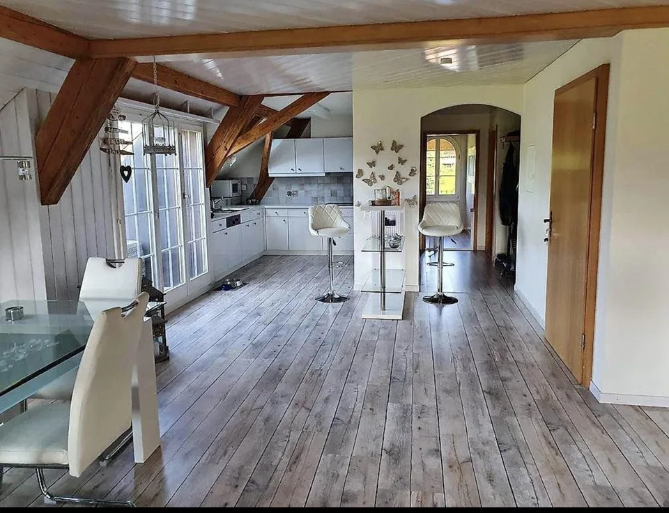 Helle 3.5-Zimmer-Dachwohnung mit Balkon, Lützelflüh