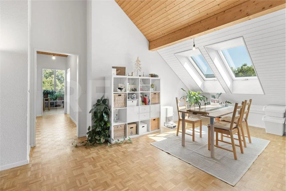 Grosszügige 4½-Zimmer Dachwohnung – Licht, Weitsicht und Stil – Foto 12 von 13