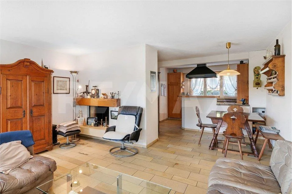 Maison Mitoyenne de 5½ Pièces avec Potentiel - Votre Nouveau Foyer Vous Attend – photo 3 sur 13
