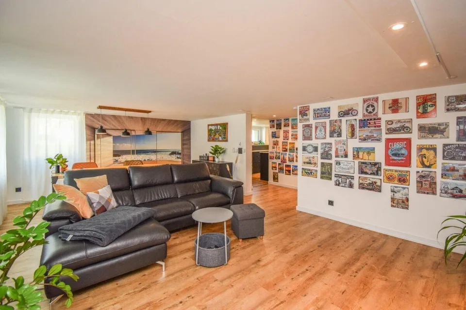 8.5-Zimmer-Einfamilienhaus mit modernem Ausbau und nachhaltiger Tec... – Foto 5 von 23