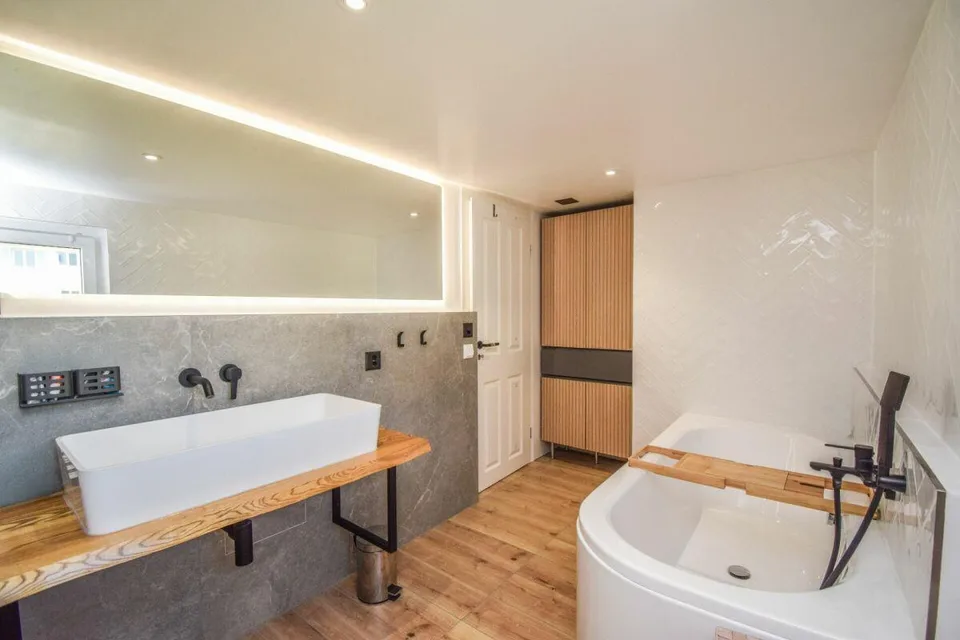 8.5-Zimmer-Einfamilienhaus mit modernem Ausbau und nachhaltiger Tec... – Foto 16 von 23