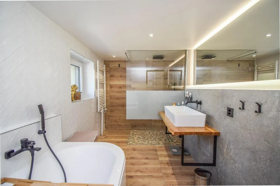 8.5-Zimmer-Einfamilienhaus mit modernem Ausbau und nachhaltiger Tec... – Foto 17 von 23