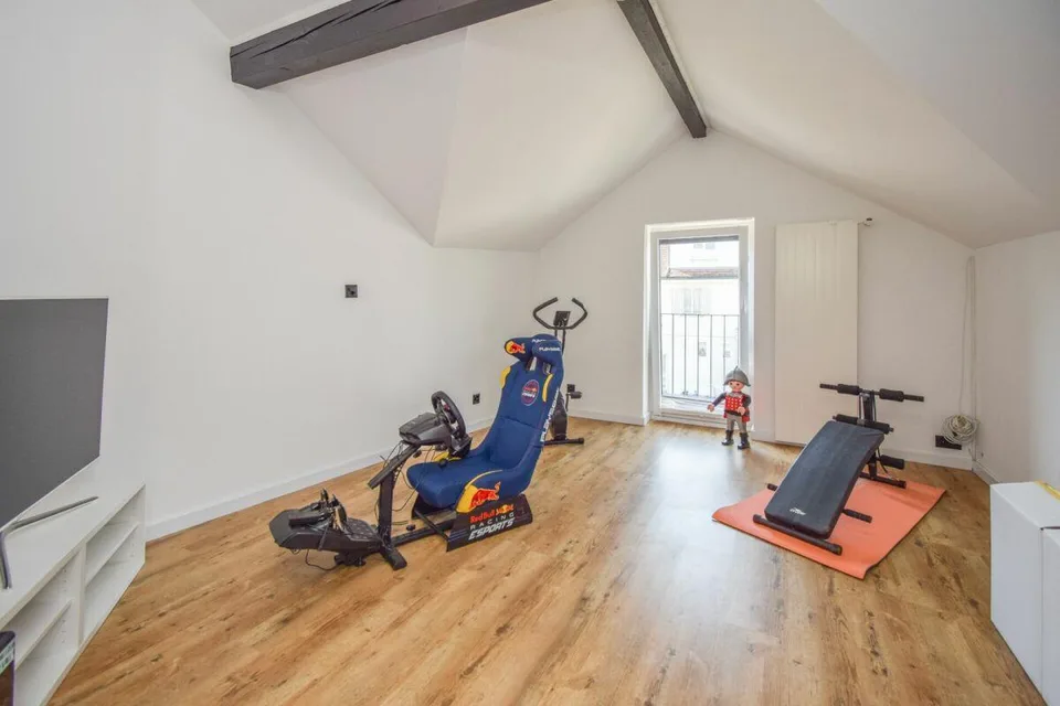 8.5-Zimmer-Einfamilienhaus mit modernem Ausbau und nachhaltiger Tec... – Foto 18 von 23
