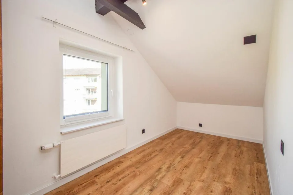 8.5-Zimmer-Einfamilienhaus mit modernem Ausbau und nachhaltiger Tec... – Foto 19 von 23