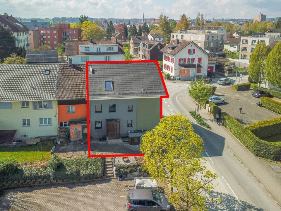 8.5-Zimmer-Einfamilienhaus mit modernem Ausbau und nachhaltiger Tec... – Foto 3 von 23
