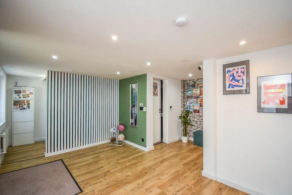 8.5-Zimmer-Einfamilienhaus mit modernem Ausbau und nachhaltiger Tec... – Foto 10 von 23