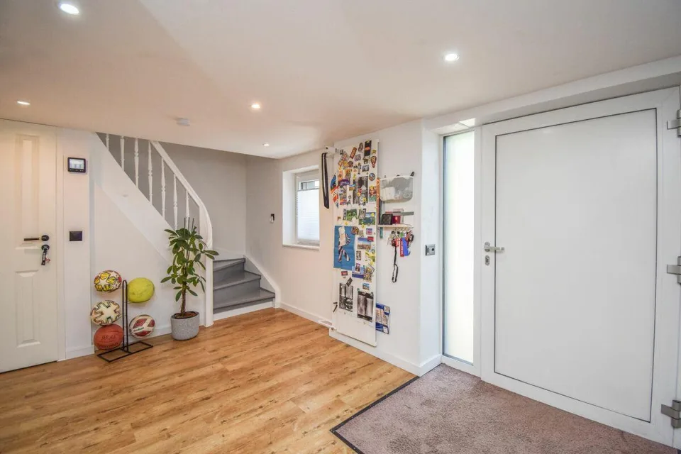 8.5-Zimmer-Einfamilienhaus mit modernem Ausbau und nachhaltiger Tec... – Foto 11 von 23
