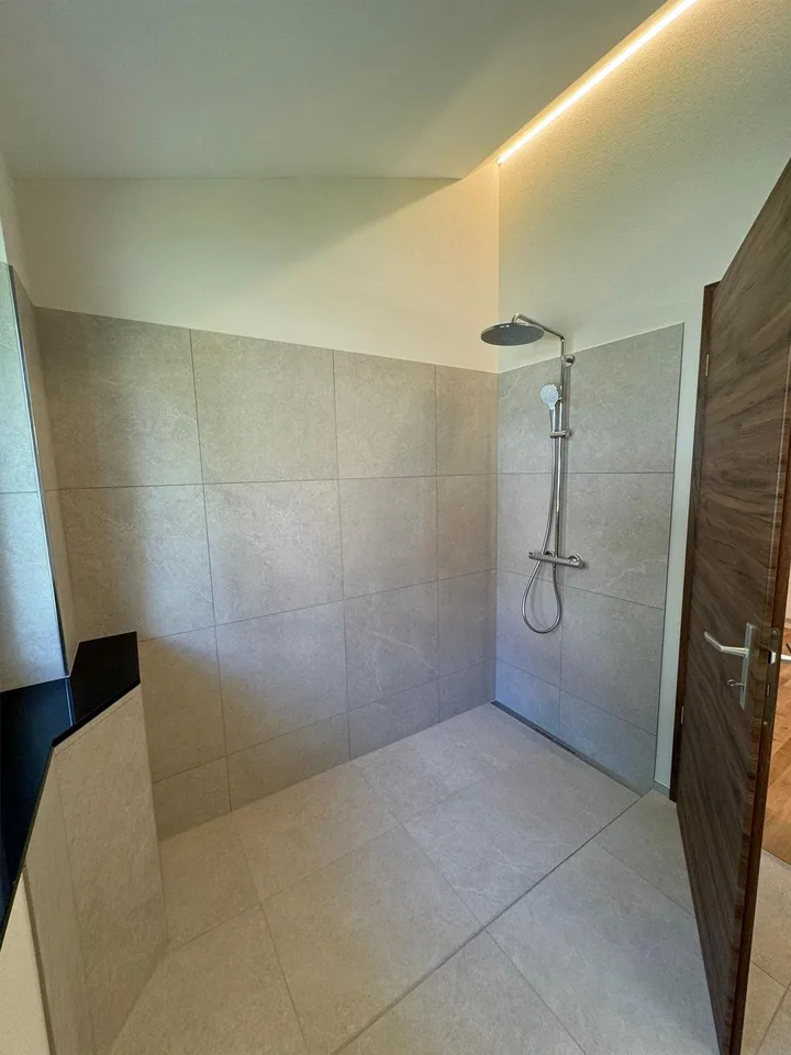 Neubau Dachwohnung in Nesslau mit atemberaubender Aussicht – Foto 10 von 15