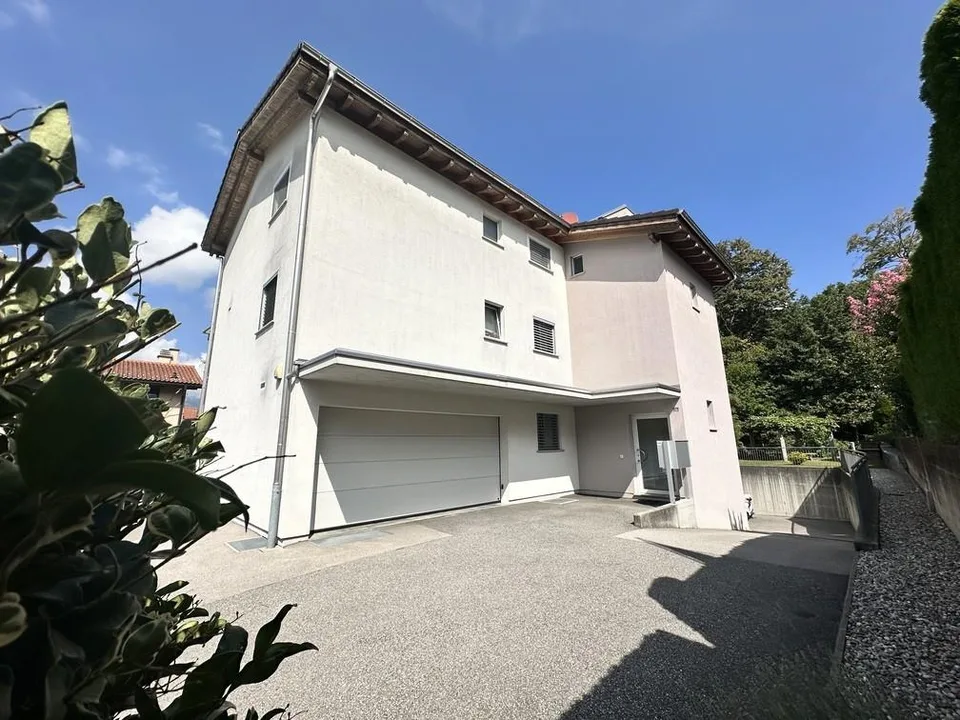 Modernes und gepflegtes 3.5-Zimmer-Apartment in Villa Luganese mit großer Terrasse – Foto 13 von 13