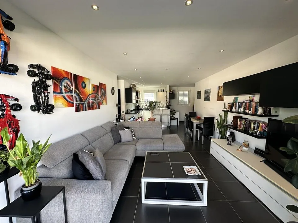 Modernes und gepflegtes 3.5-Zimmer-Apartment in Villa Luganese mit großer Terrasse – Foto 8 von 13