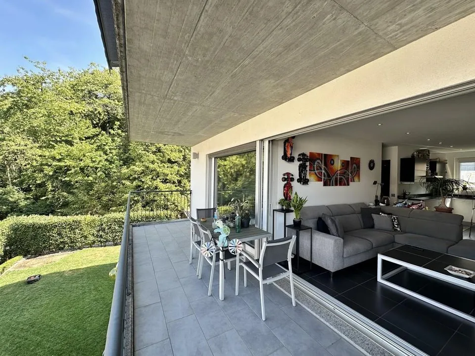 Modernes und gepflegtes 3.5-Zimmer-Apartment in Villa Luganese mit großer Terrasse – Foto 11 von 13