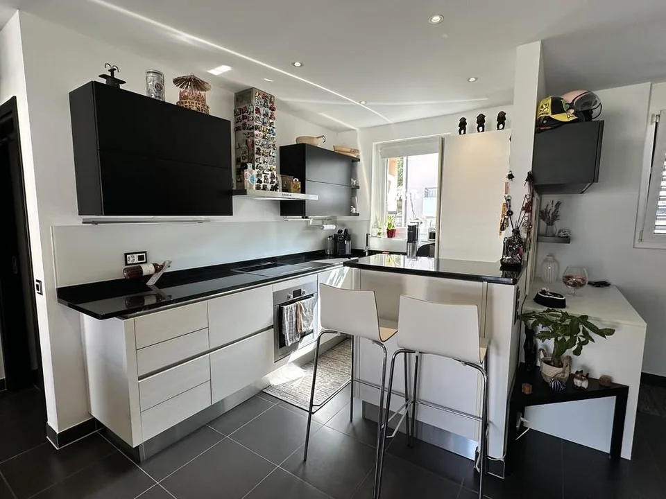 Modernes und gepflegtes 3.5-Zimmer-Apartment in Villa Luganese mit großer Terrasse – Foto 5 von 13
