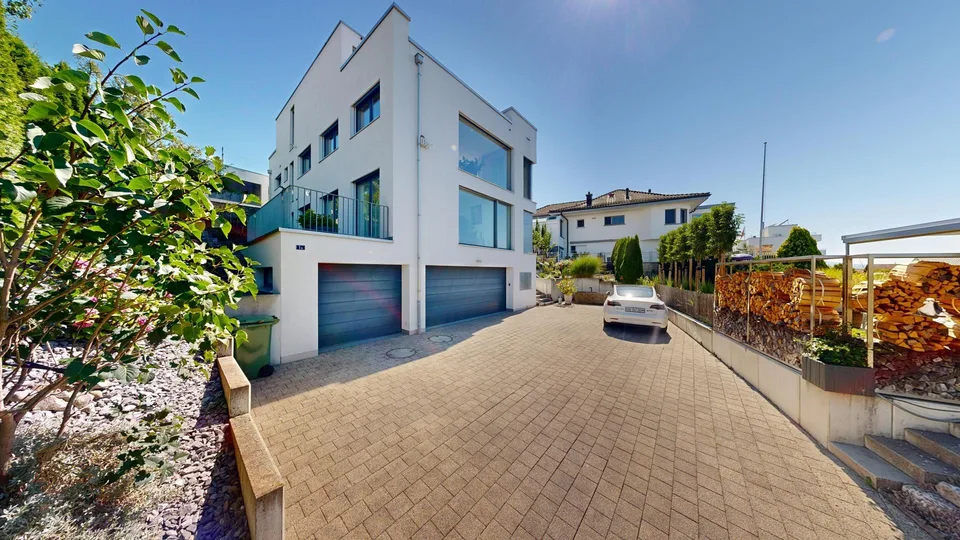 Exklusive 6.5-Zimmer Villa an bevorzugter Lage mit Seesicht – Foto 3 von 30