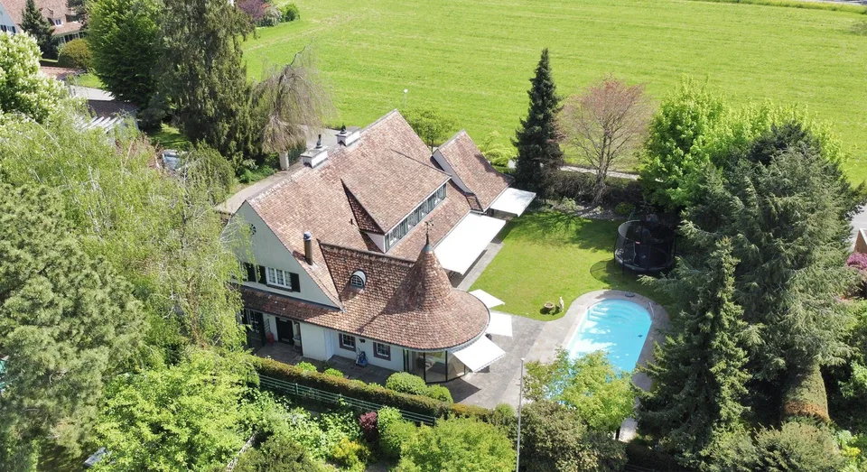 Repräsentative 9-Zi Landhausvilla auf dem Bruderholz in Binningen – photo 2 sur 15