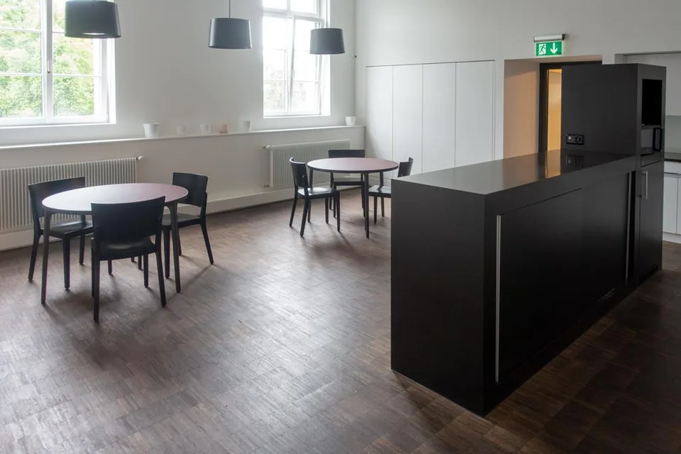 Büroraum im sanierten Fabrikgebäude mit Industriecharme zu vermieten – Foto 4 von 6