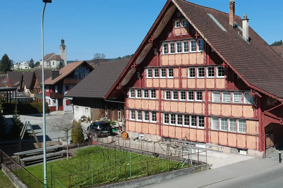 Historische Altbauwohnung Renoviert im 2022