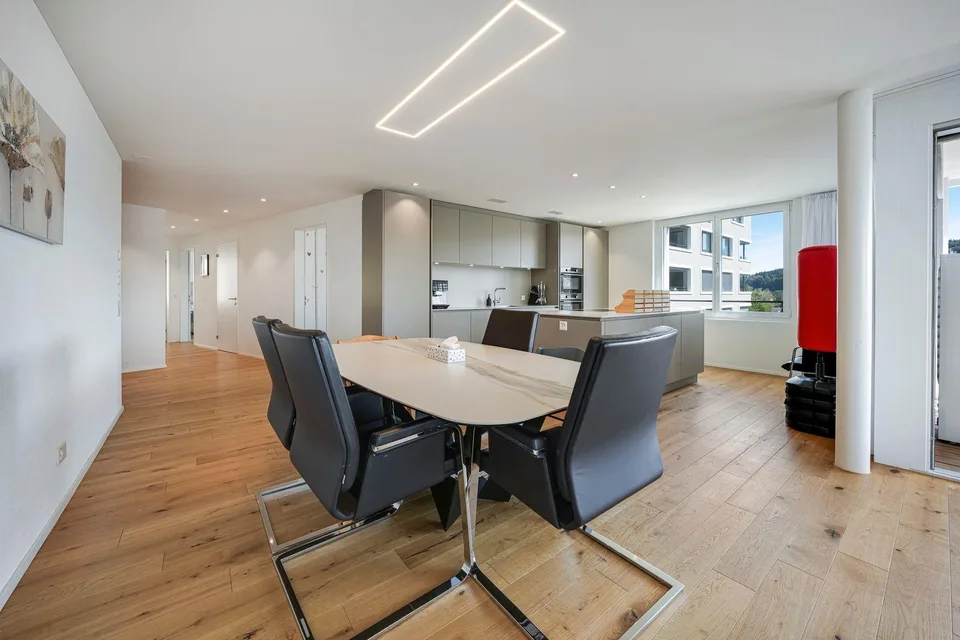 Un foyer avec une vue large et montagnarde ainsi qu'une haute qualité de vie – photo 4 sur 21