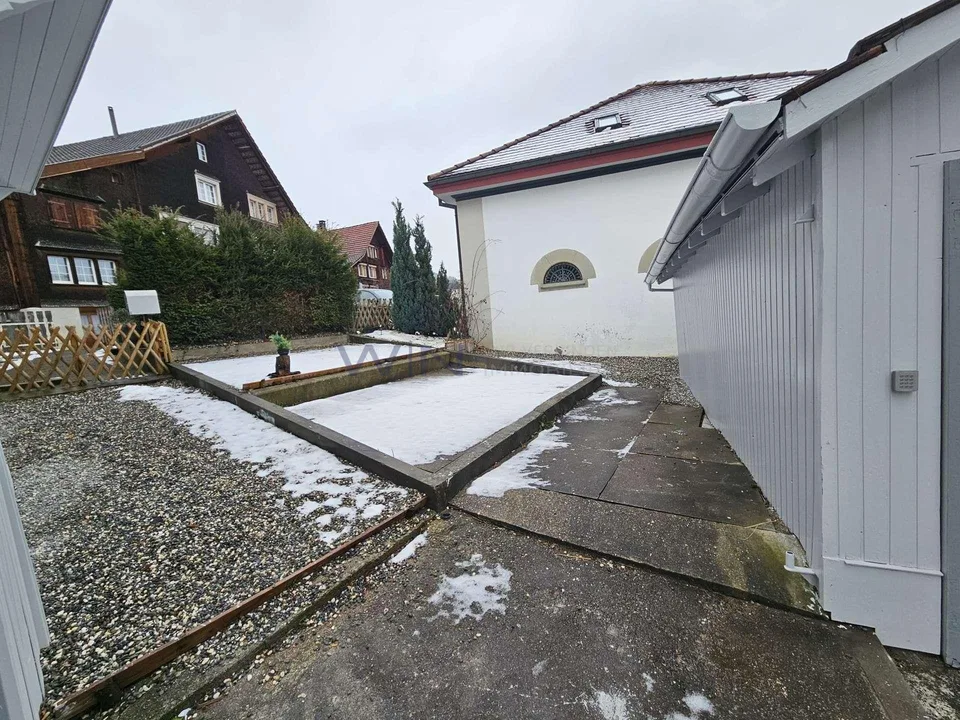 Charme de l'ancien bâtiment avec vue sur la montagne et jardin privé – photo 10 sur 26