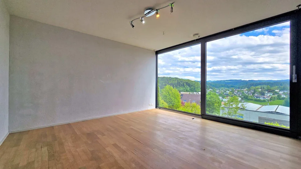 Modernes Einfamilienhaus mit viel Wohnraum und Weitsicht – Foto 9 von 16