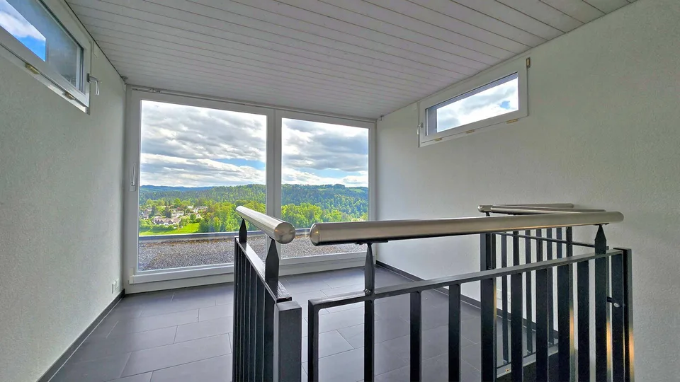 Modernes Einfamilienhaus mit viel Wohnraum und Weitsicht – Foto 13 von 16