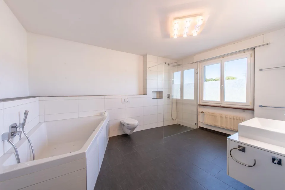 Zwei Wohneinheiten, unzählige Möglichkeiten - Ihr neues Zuhause mit privater Wellnessoase – Foto 9 von 13