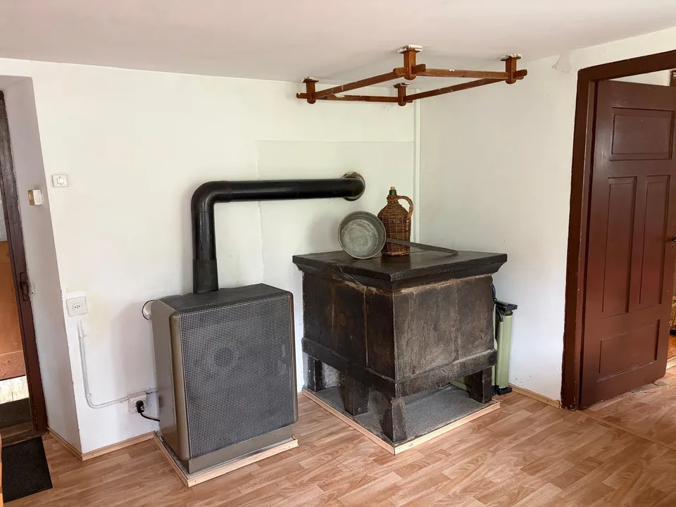 Einfache, möblierte 2.5-Zi-Wohnung (Altbau), Südhang Ilanzer Stadtrand
