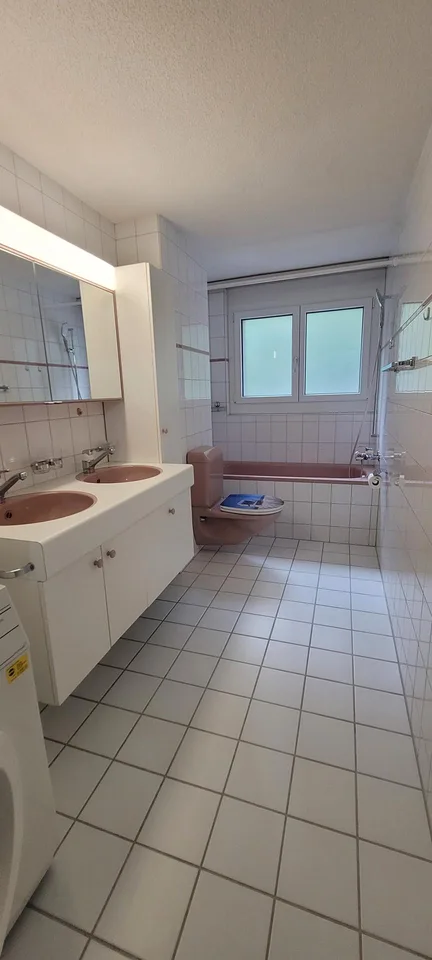 Grosszügige 4.5-Zimmerwohnung im 1. OG
