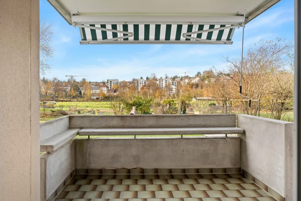 Appartamento ristrutturato di 2 camere con balcone in posizione centrale