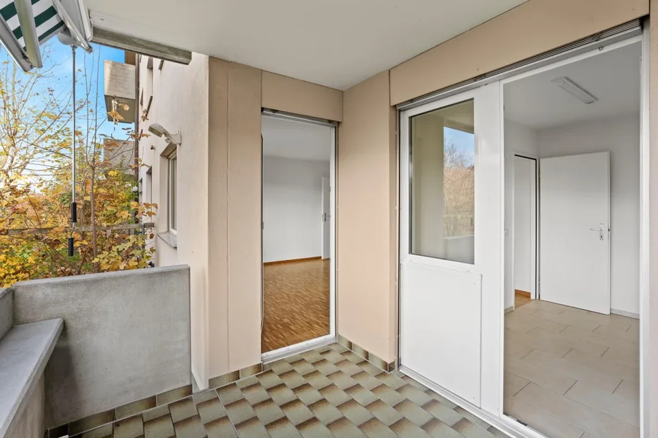 Appartamento ristrutturato di 2 camere con balcone in posizione centrale
