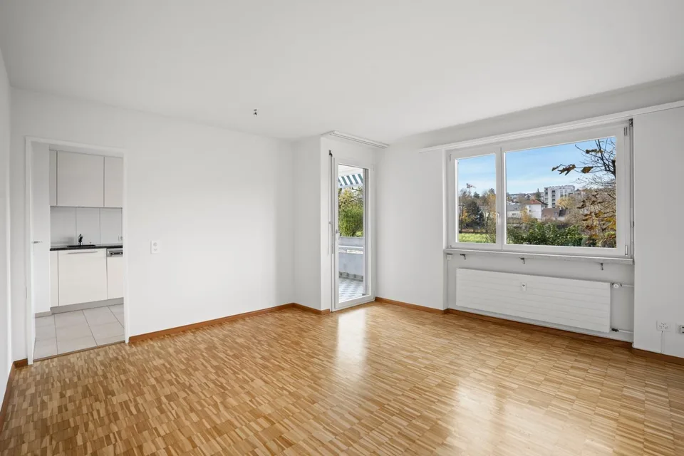 Appartamento ristrutturato di 2 camere con balcone in posizione centrale
