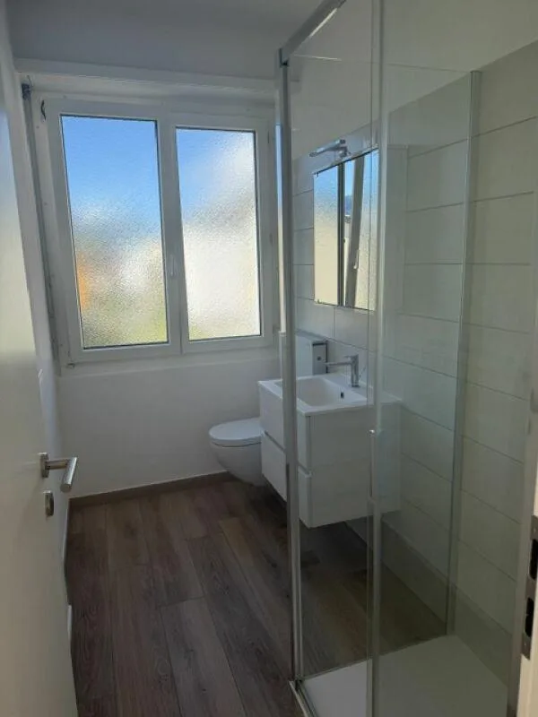 Mieten wir in Bellinzona eine helle und renovierte 2.5-Zimmer-Wohnung – Foto 8 von 9