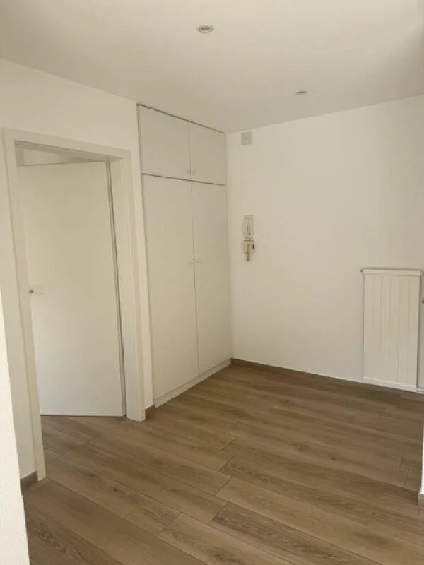 Mieten wir in Bellinzona eine helle und renovierte 2.5-Zimmer-Wohnung – Foto 5 von 9