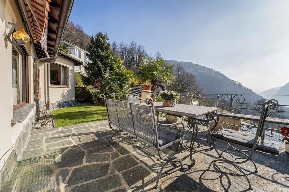 Tra natura e città, elegante villa da sogno con vista Lago – Foto 10 von 21