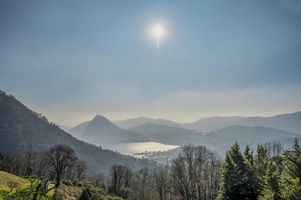 Tra natura e città, elegante villa da sogno con vista Lago – Foto 18 von 21