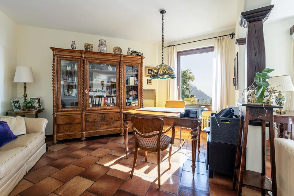 Tra natura e città, elegante villa da sogno con vista Lago – Foto 7 von 21