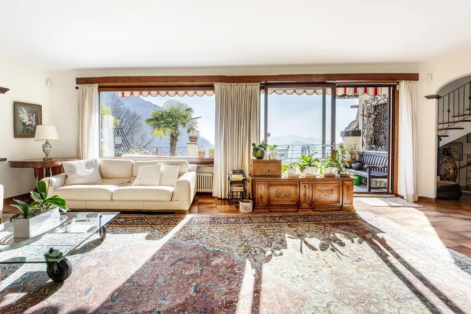 Tra natura e città, elegante villa da sogno con vista Lago – Foto 6 von 21