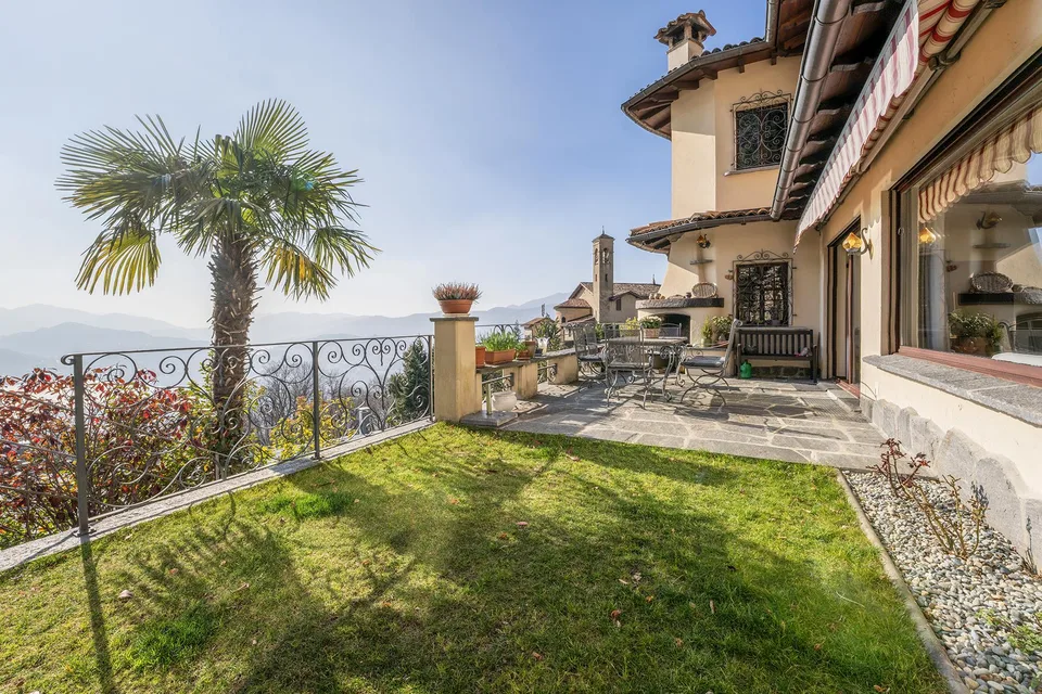 Tra natura e città, elegante villa da sogno con vista Lago – Foto 11 von 21