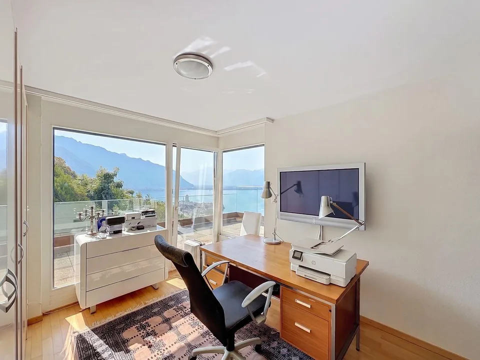 Un appartement baigné de lumière, une terrasse panoramique et une v... – photo 12 sur 13