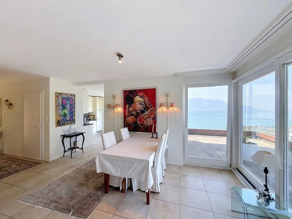Un appartement baigné de lumière, une terrasse panoramique et une v... – photo 3 sur 13