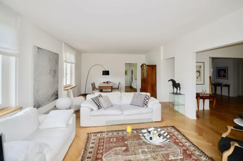 Möbliert: Gediegene Gästewohnung in herrschaftlicher Villa – photo 2 of 14